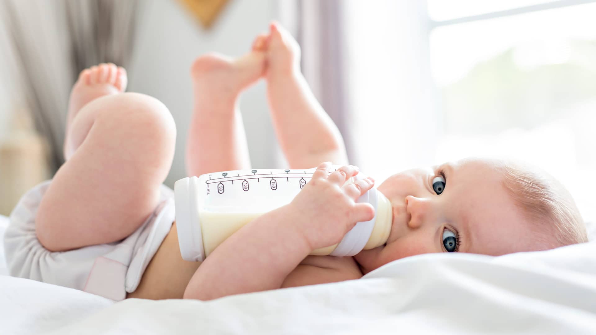 Alimentación del bebé: ¿cómo cambia por meses?
