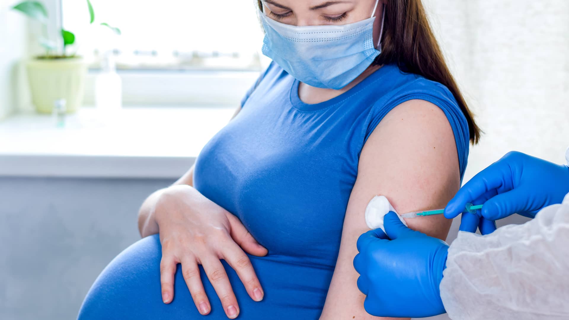 Las vacunas en el embarazo te protegen a ti y a tu bebé. Vacúnate