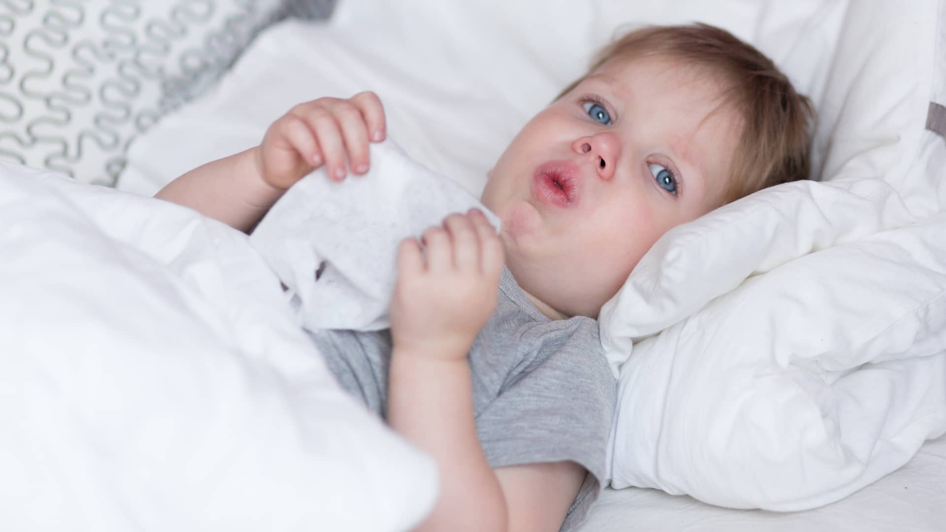 Las flemas en bebés dificultan su respiración y les dan tos y vómitos
