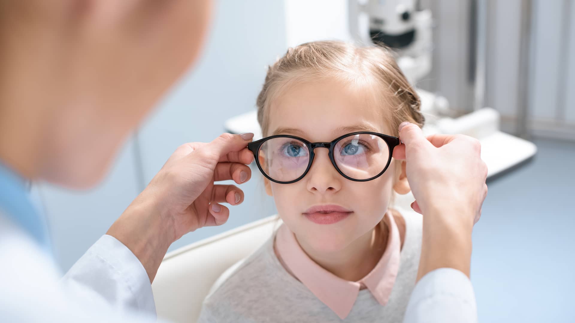 Hipermetropía en niños: a partir de 5 dioptrías necesitan gafas