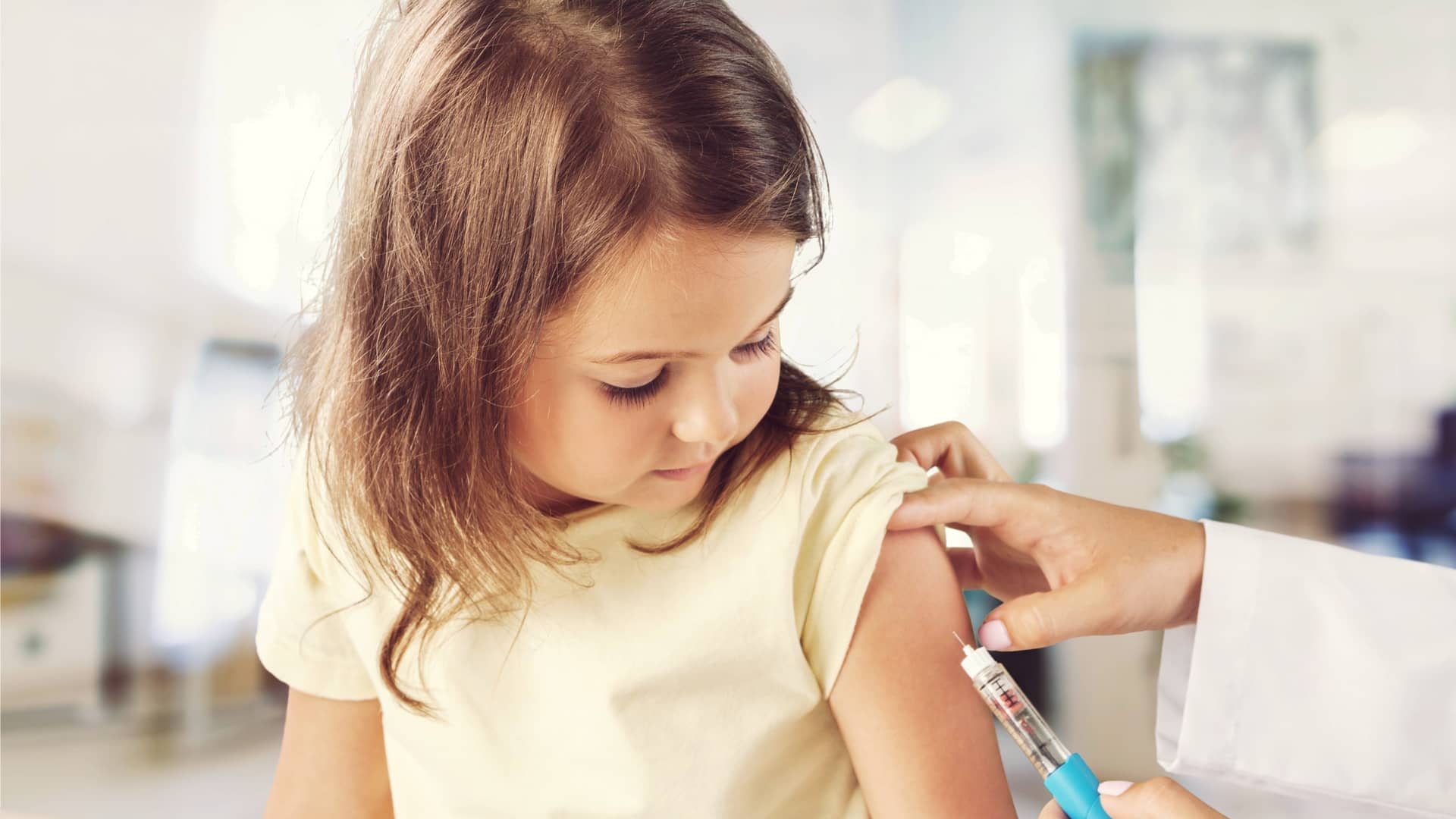 Vacuna de los 3 años: cuáles tocan, calendario vacunal y reacciones